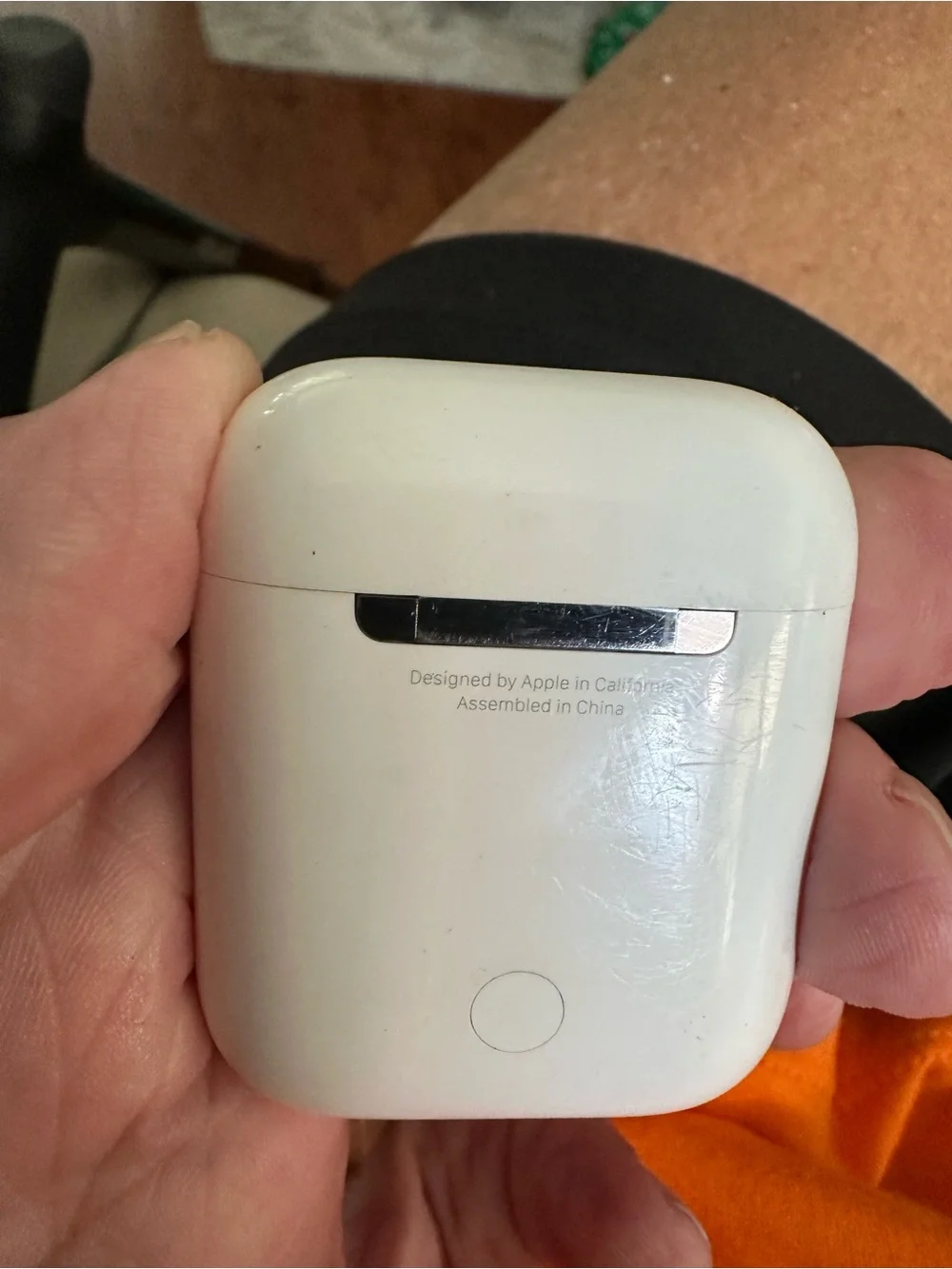 Apple White Wireless Earbud with Charging Case